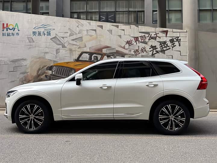 Volvo XC60 2022 B 5 4 WD — фото 3