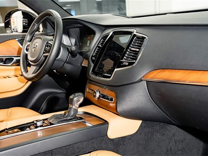 Volvo XC90 2018 T 6 7 — фото 21
