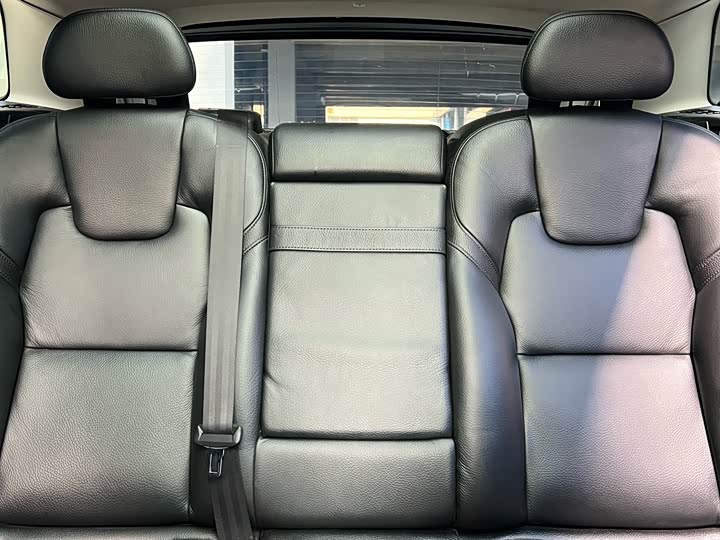 Volvo XC60 2019 T 5 4 WD VI — фото 17