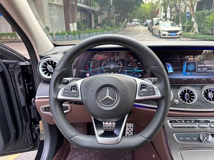 Mercedes-Benz E-Class 2017 E 300 L Luxury — фото 7