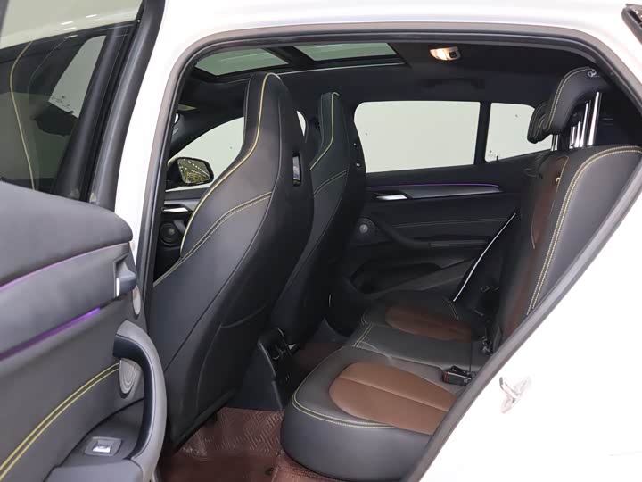 BMW X2 2023 s Drive 25i — фото 16