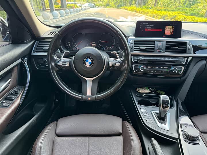 BMW 3-Series 2018 320i M — фото 7