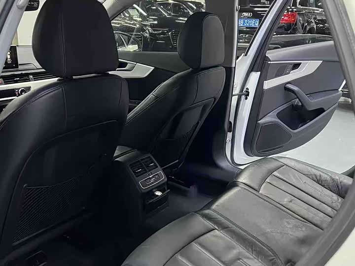 Audi A4L 2018 30 40 TFSI — фото 4