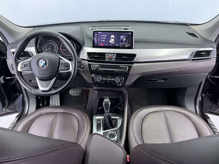 BMW X1 2016 s Drive 18 Li — фото 9
