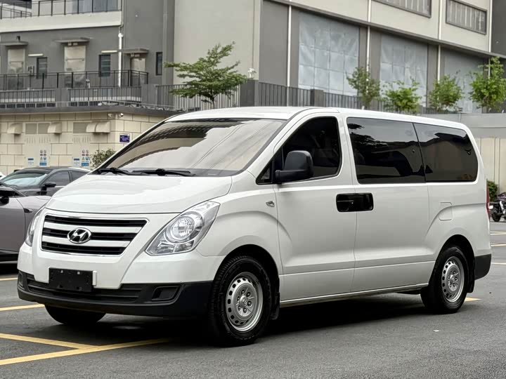 Hyundai H-1 2011 2.4 L — фото 4