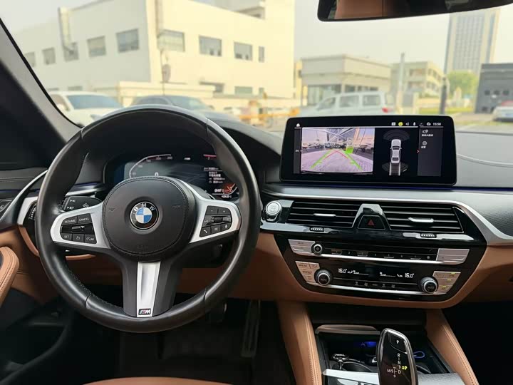 BMW 5-Series 2022 525i M — фото 11
