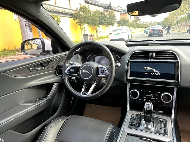 Jaguar XEL 2021 2.0 T 200 PS R-DYNAMIC — фото 12