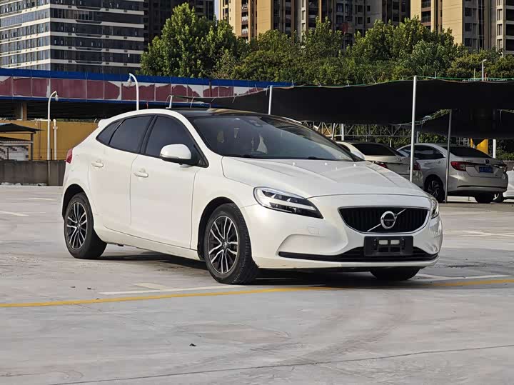Volvo V40 2018 T 3 — фото 1