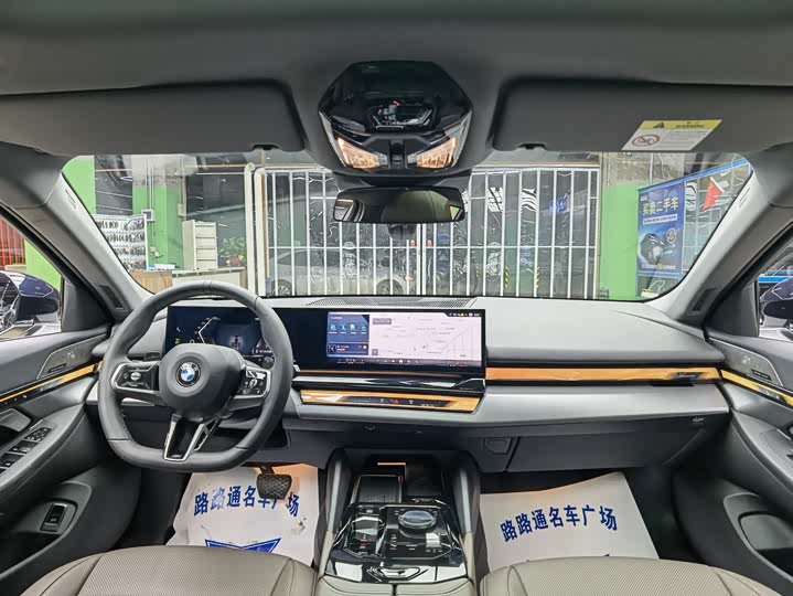BMW 5-Series 2025 530 Li Leading M — фото 7