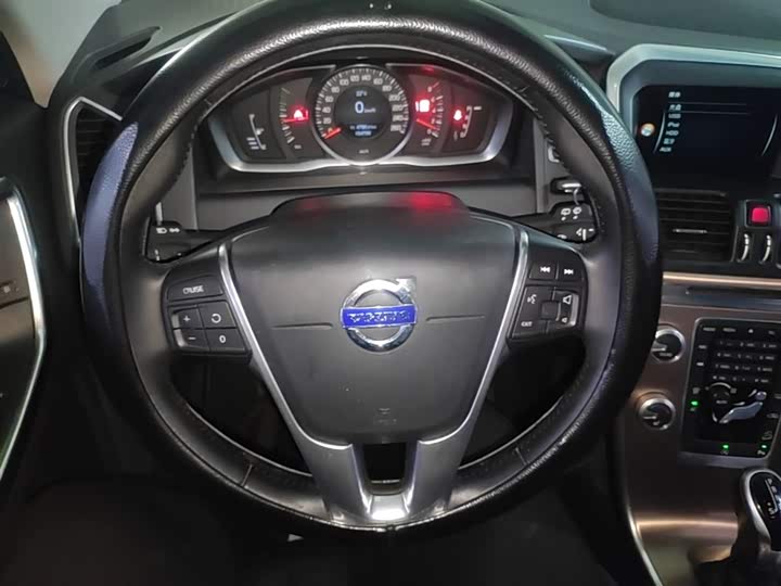 Volvo XC60 2017 T 5 AWD — фото 11