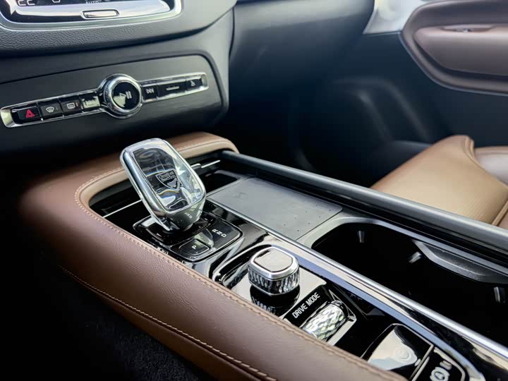 Volvo XC90 2021 B 6 7 — фото 14