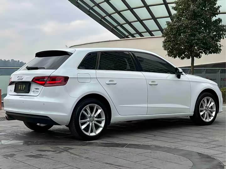 Audi A3 2015 Sportback 40 TFSI ATComfort — фото 4
