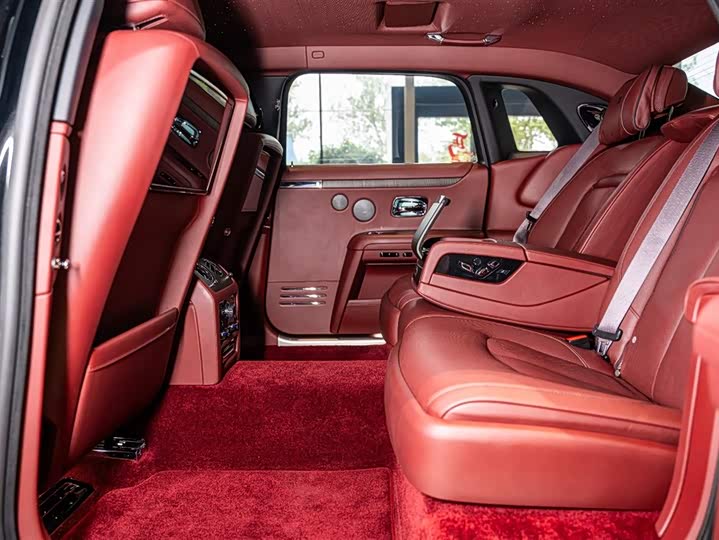 Rolls-Royce Ghost — фото 12