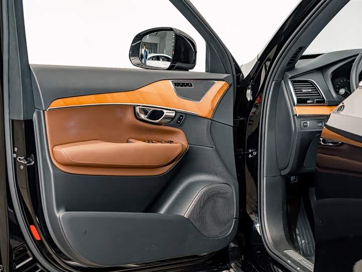 Volvo XC90 2022 B 6 7 — фото 15