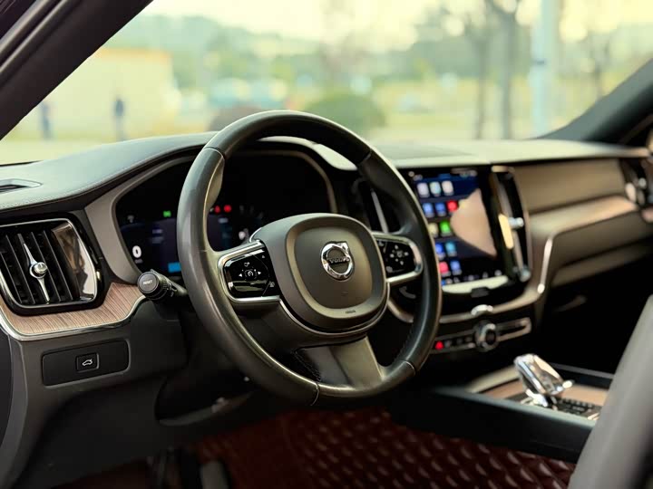 Volvo XC60 2024 B 5 4 WD — фото 17