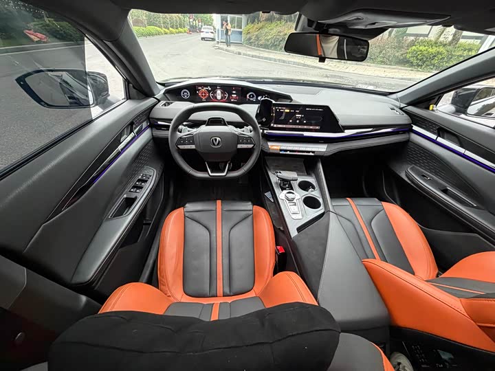Changan UNI-V 2024 1.5 T Sport — фото 10