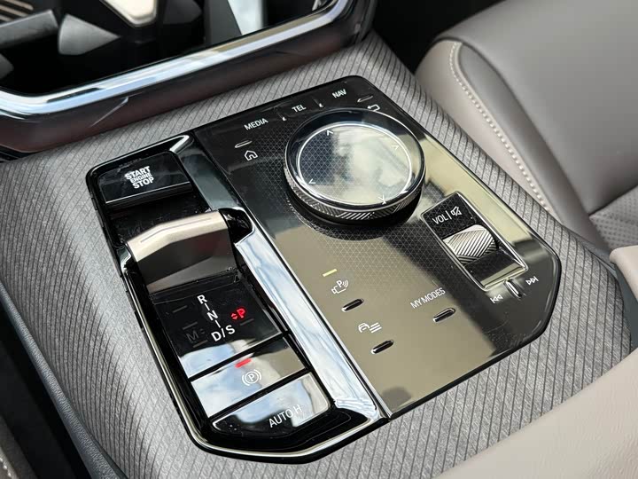 BMW X3 2025 x Drive 30 L Leading M — фото 12