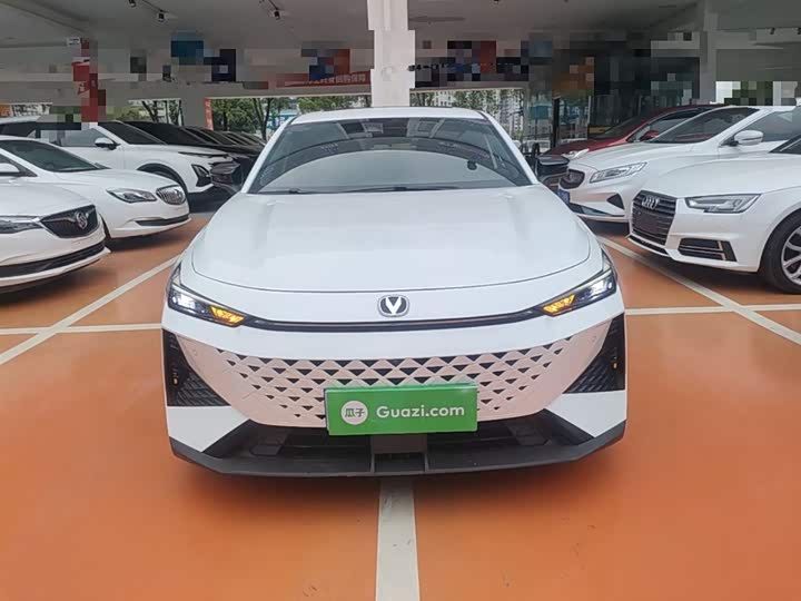 Changan UNI-V 2024 1.5 T — фото 3