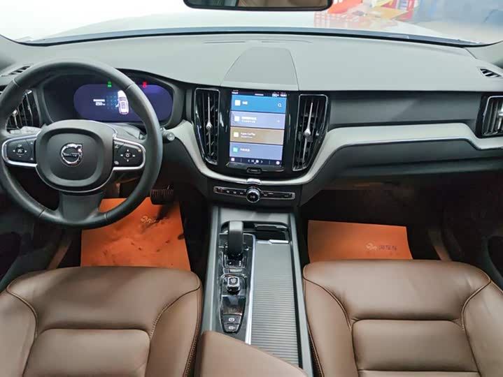 Volvo XC60 2023 B 5 4 WD — фото 12