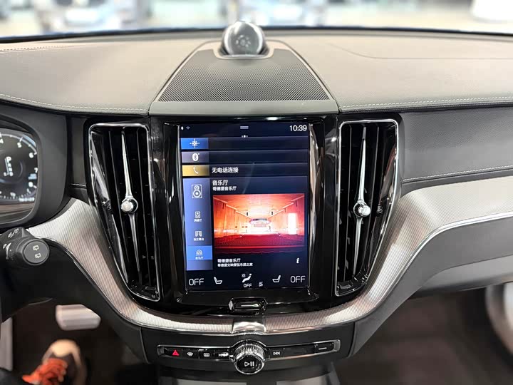 Volvo XC60 2018 T 5 4 WD — фото 17
