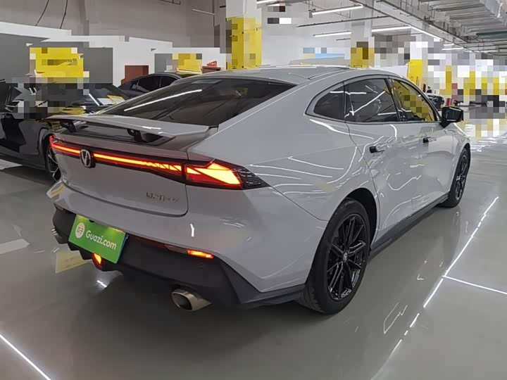 Changan UNI-V 2022 1.5 T Premium — фото 7