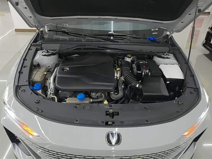 Changan UNI-V 2022 1.5 T Premium — фото 20
