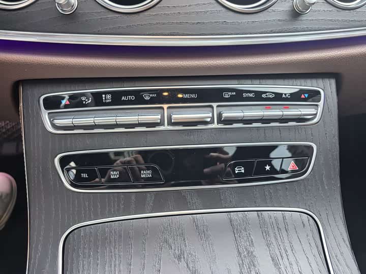 Mercedes-Benz E-Class 2021 E 300 L — фото 17