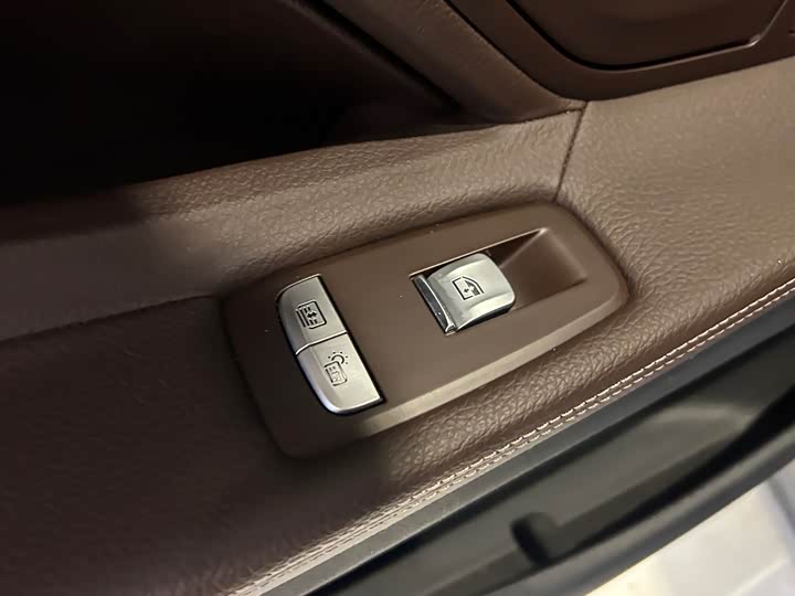BMW 7 Series — фото 20