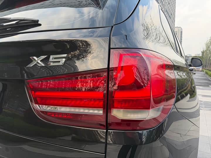 BMW X5 2017 x Drive 28i — фото 21