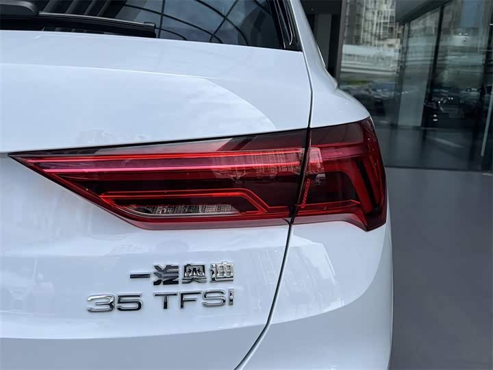 Audi Q3 2024 35 TFSI — фото 13