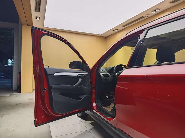 BMW X1 2018 s Drive 18 Li — фото 7