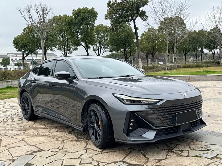 Changan UNI-V 2022 1.5 T — фото 3