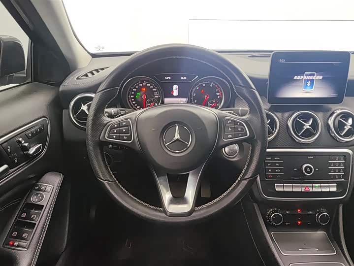 Mercedes-Benz GLA 2018 GLA 200 — фото 15