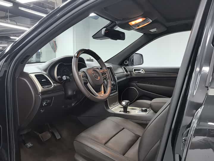 Jeep Grand Cherokee — фото 4