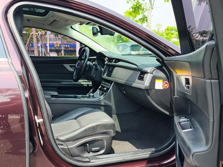 Jaguar XFL 2018 XFL 2.0 T 200 PS — фото 13
