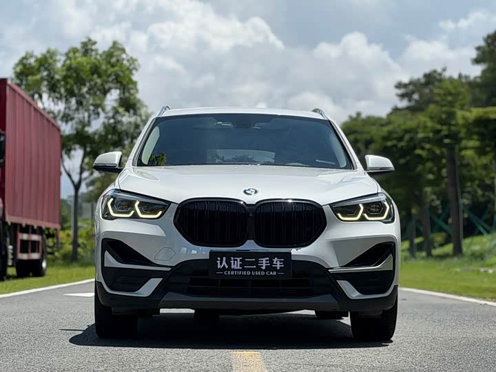 BMW X1 sDrive20Li стиль — фото 2