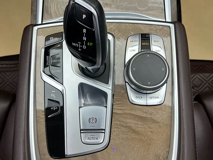 BMW 7-Series 2019 740 Li Leading — фото 14