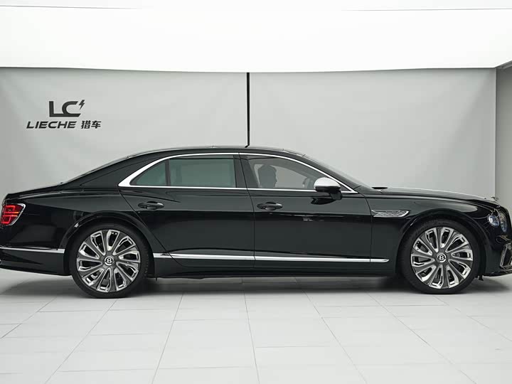 Bentley Flying Spur — фото 3