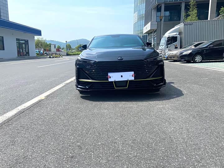 Changan UNI-V 2022 1.5 T — фото 2
