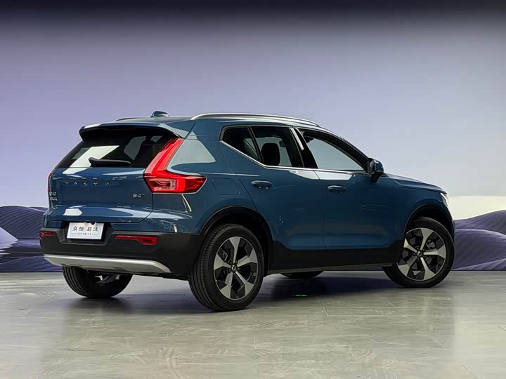 Volvo XC40 2023 B 4 WD — фото 4
