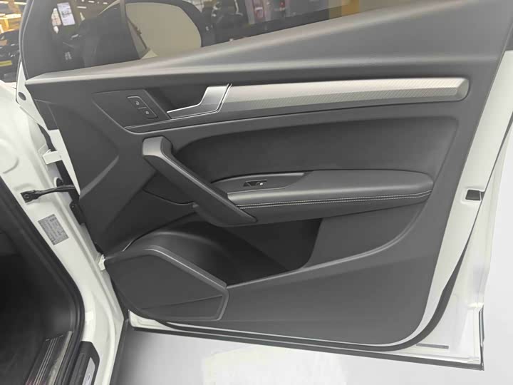 Audi Q5L Sportback 2021 40 TFSI Luxury — фото 17