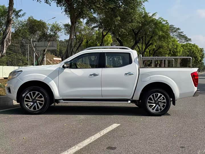 Nissan Navara — фото 7