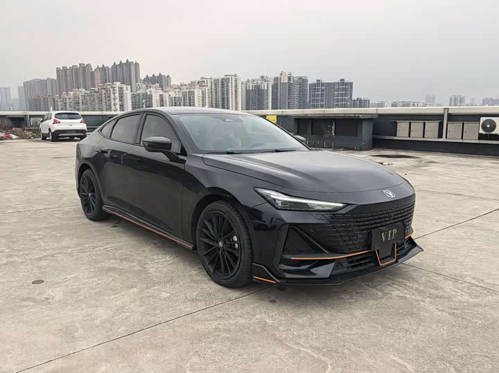 Changan UNI-V 2023 1.5 T — фото 2