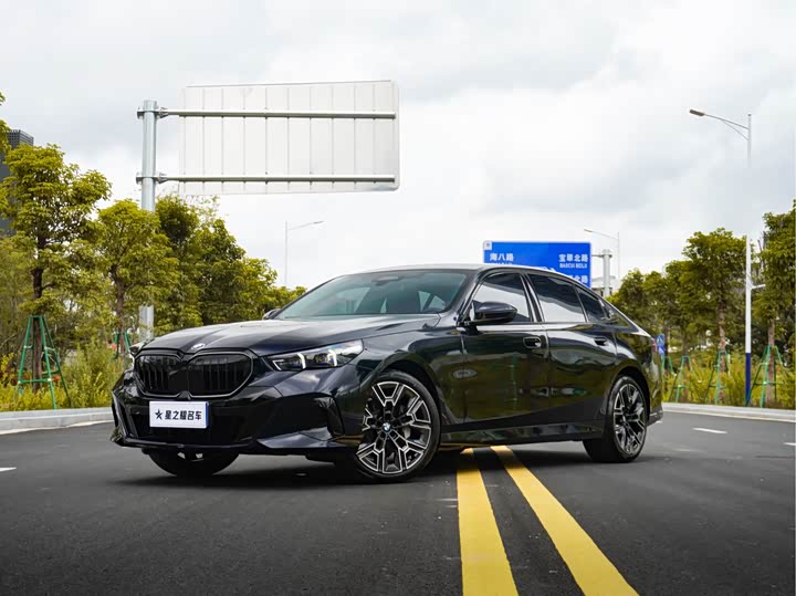 BMW 5-Series 2026 530 Li M