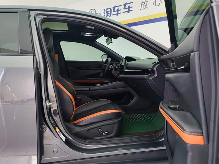 Changan UNI-V 2023 1.5 T Premium — фото 8
