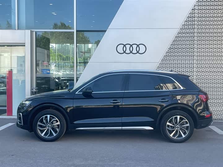 Audi Q5L 2022 40 T — фото 3