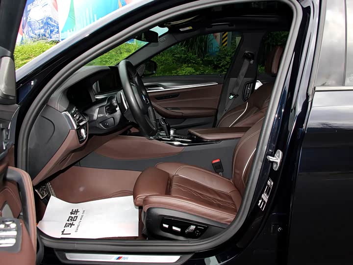 BMW 5 Series 540i M спортпакет — фото 12