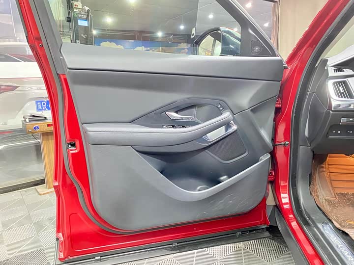 Jaguar E-PACE 2018 P 200 S V — фото 8
