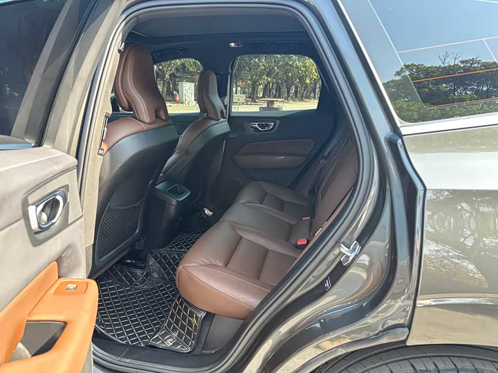 Volvo XC60 2021 T 5 4 WD — фото 4