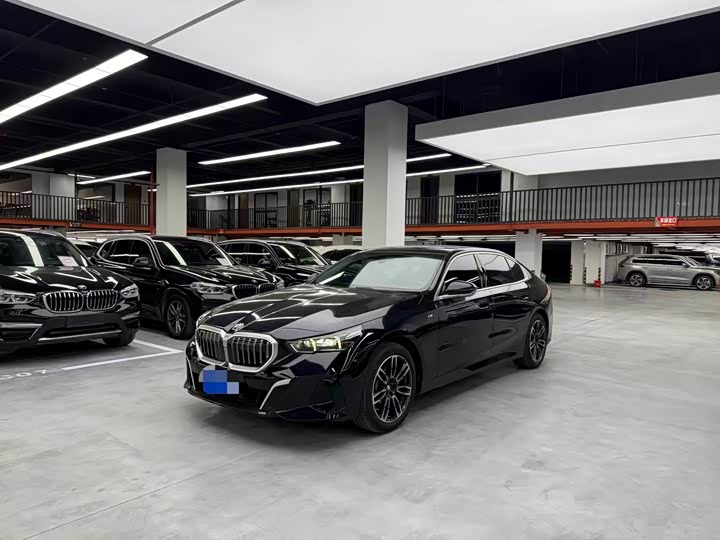 BMW 5-Series 2025 530 Li Leading M